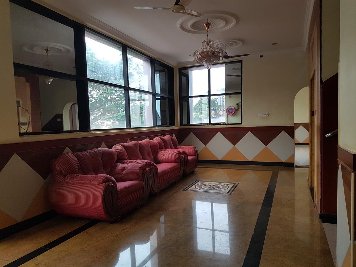 Hotel Subhalakshmi Palace Karaikkudi Esterno foto