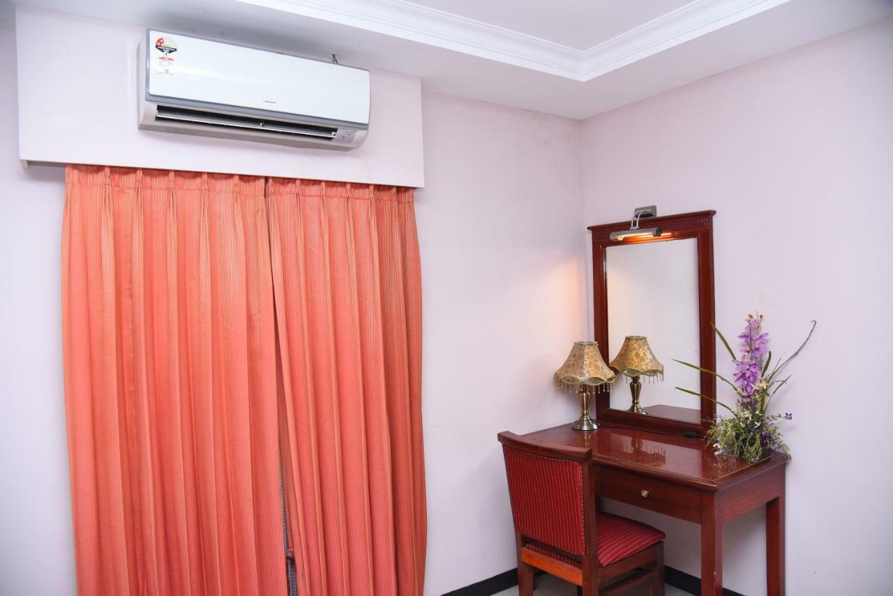 Hotel Subhalakshmi Palace Karaikkudi Esterno foto