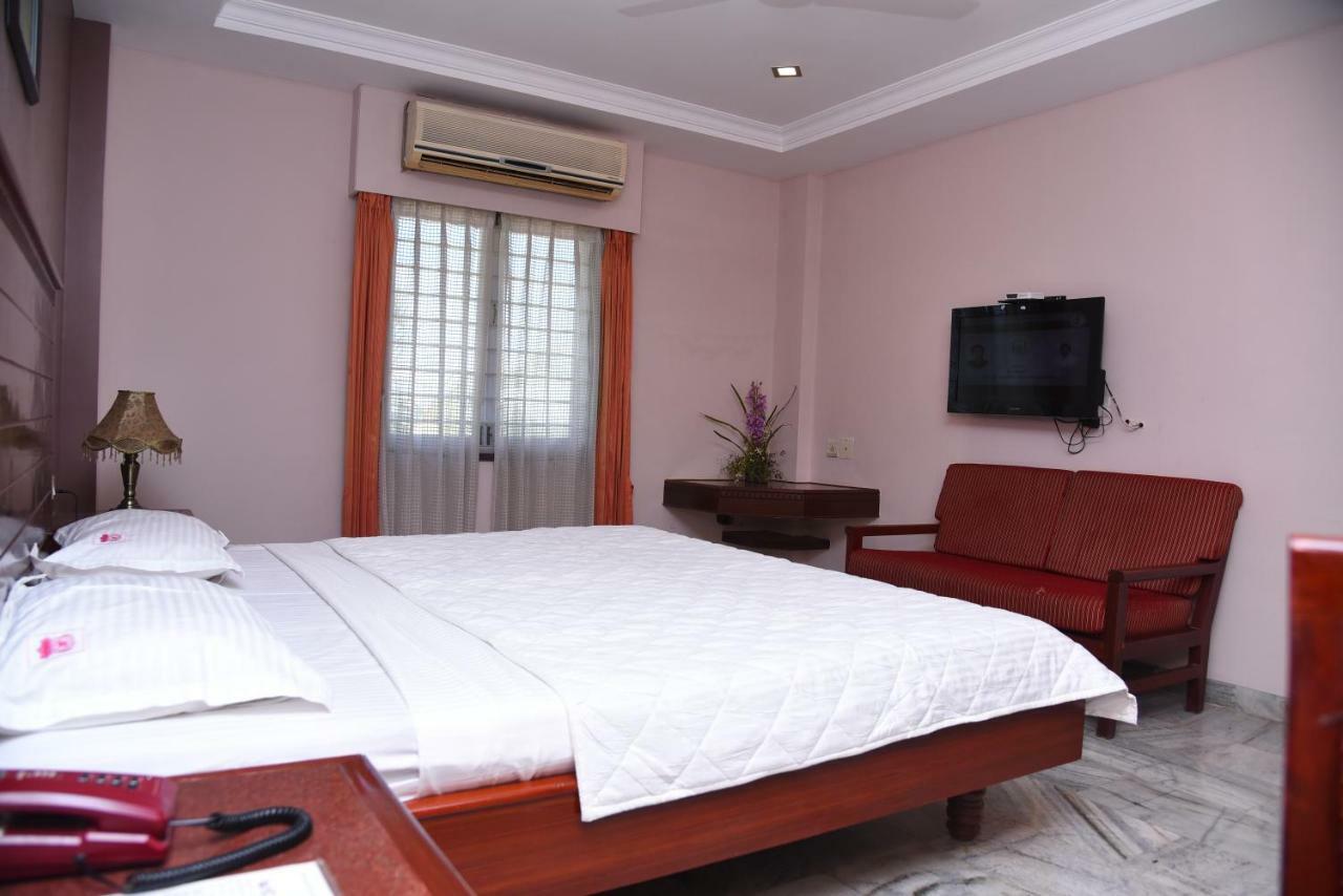 Hotel Subhalakshmi Palace Karaikkudi Esterno foto