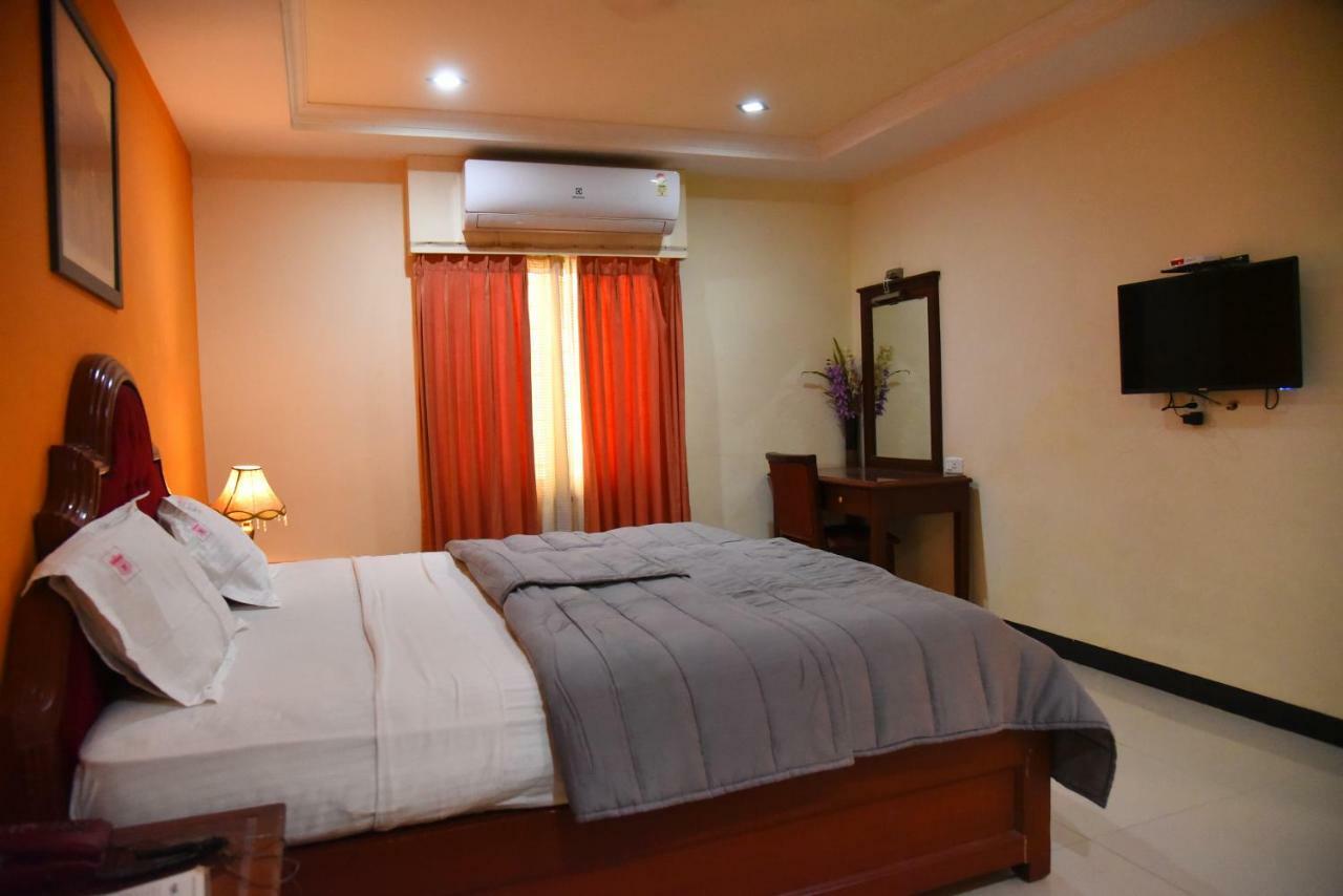 Hotel Subhalakshmi Palace Karaikkudi Esterno foto