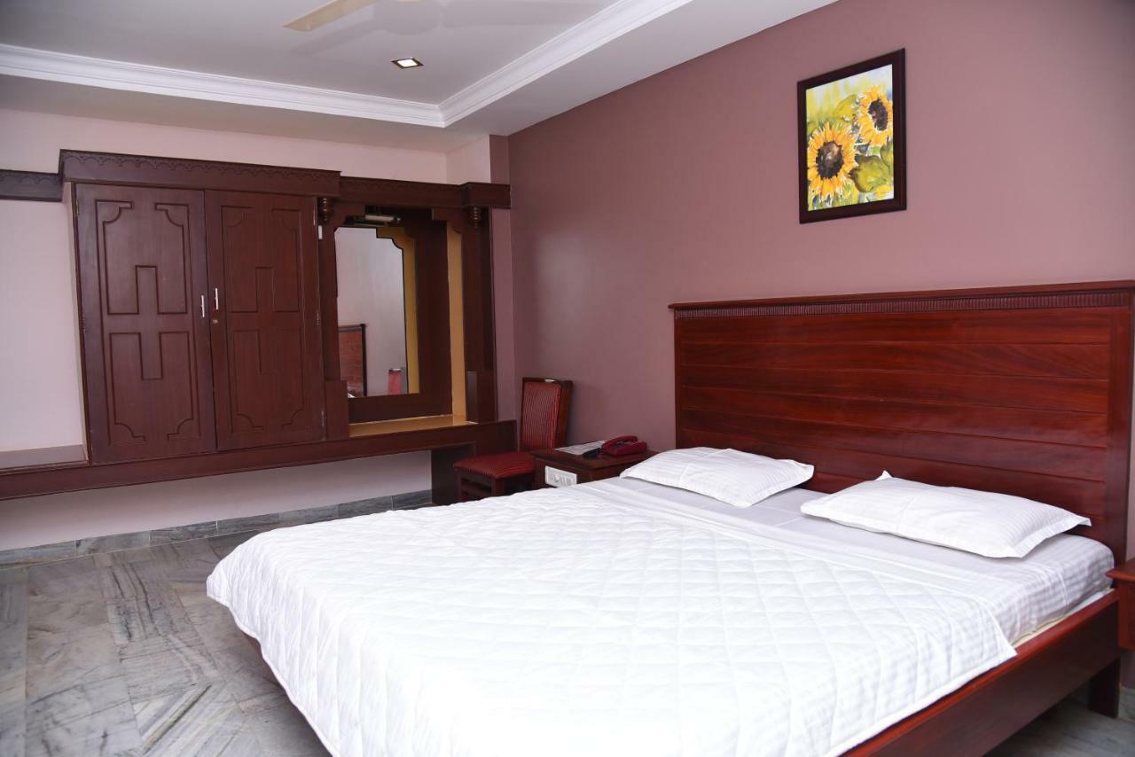 Hotel Subhalakshmi Palace Karaikkudi Esterno foto